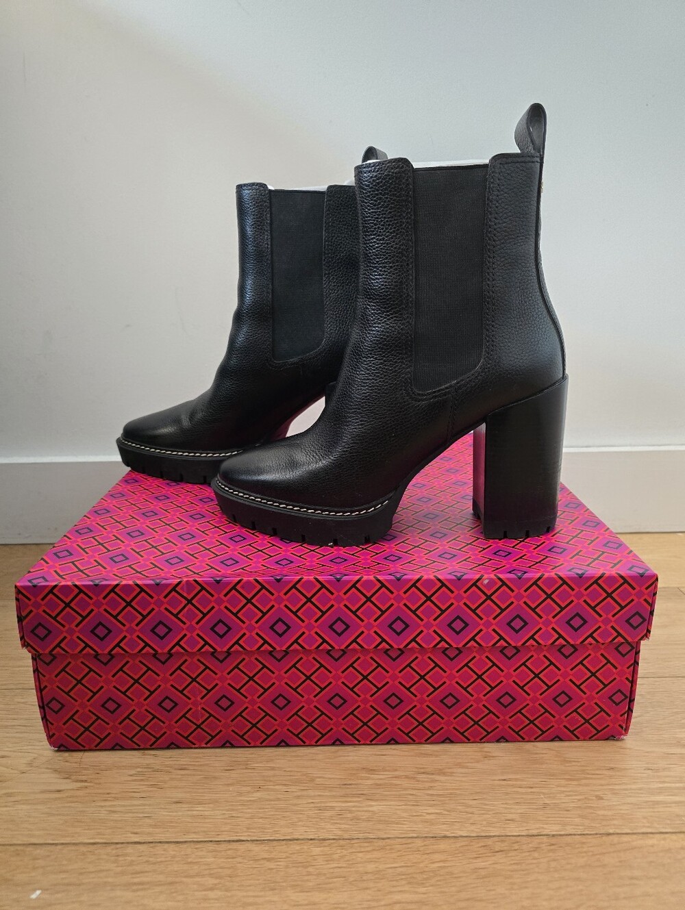 EUC Tory Burch Carson Lug 70mm Booties (Black)